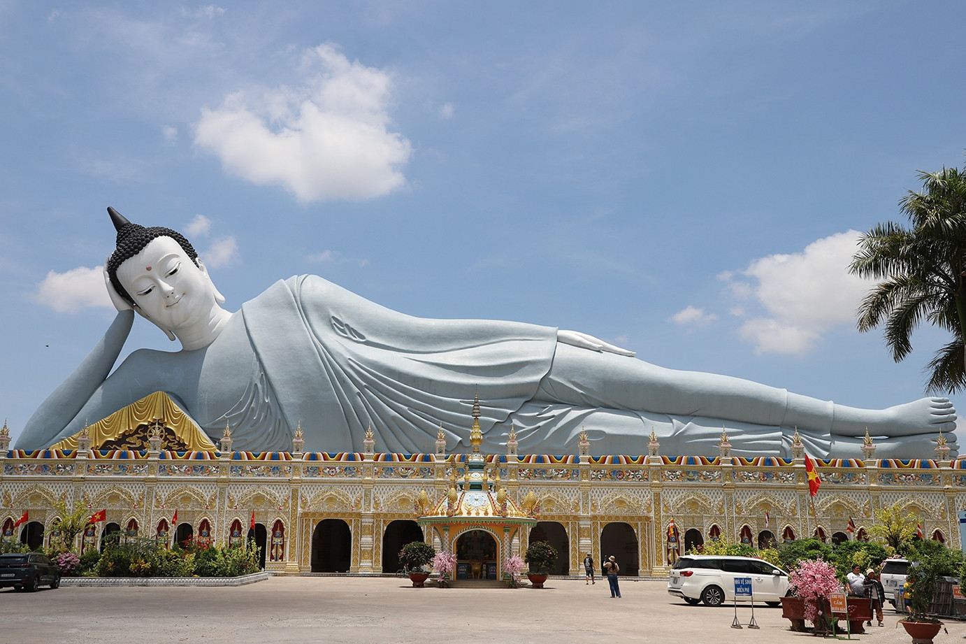 Chiêm ngưỡng ngôi chùa Khmer 300 năm tuổi có tượng Phật nằm lớn nhất Việt Nam