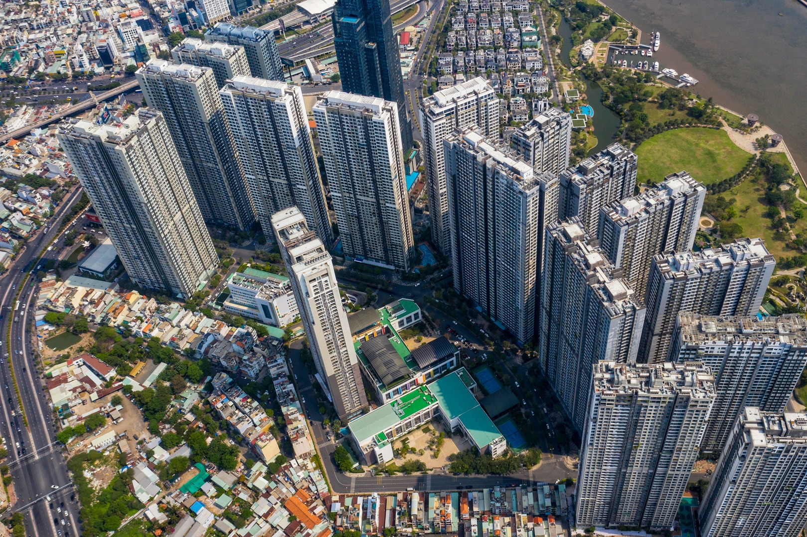 Để không tụt hậu khi 'thế giới đi quá xa'