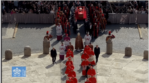 Giây phút di quan Giáo hoàng Francis vào Thánh đường Thánh Peter