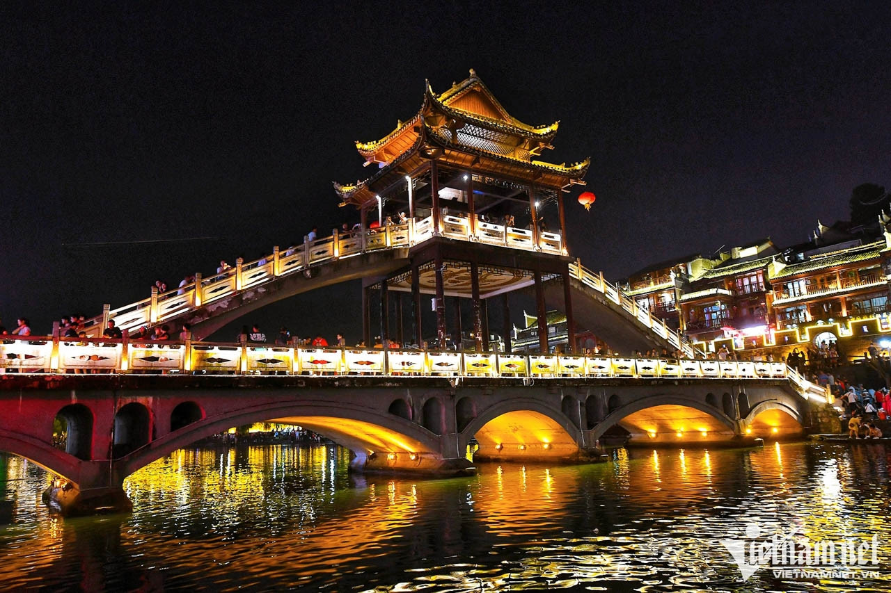 Du khách Việt mê mẩn Hồ Nam với Trương Gia Giới, Phượng Hoàng cổ trấn