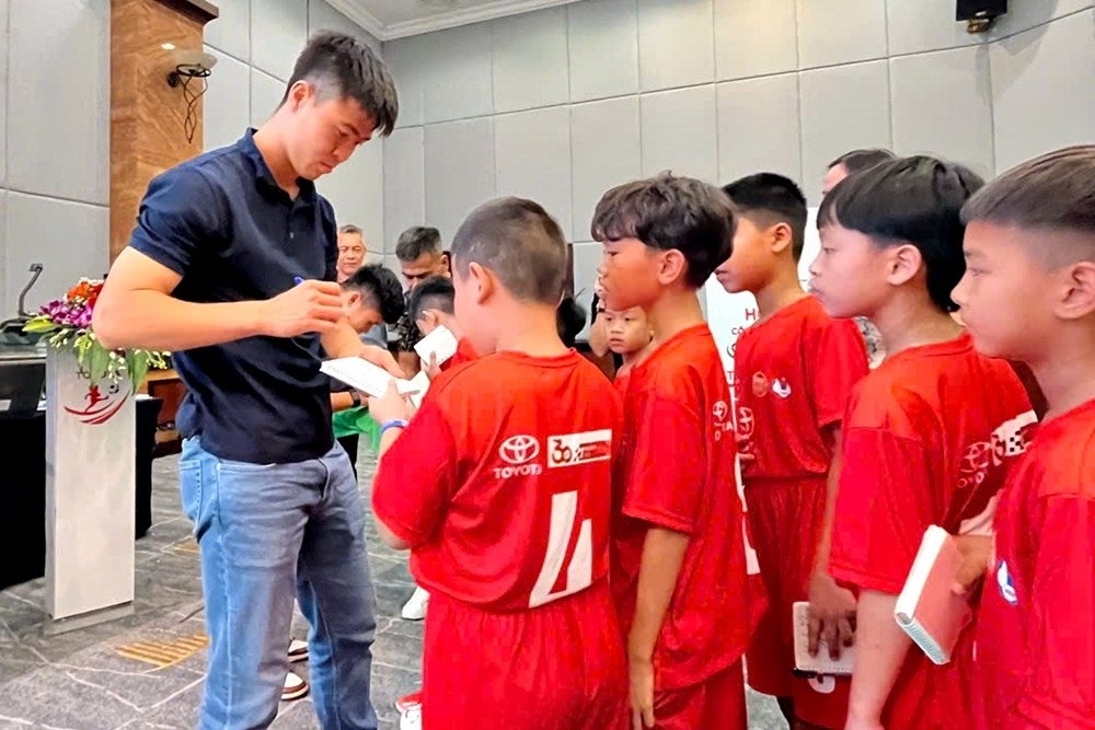 Duy Mạnh, Tuấn Hải cùng ươm mầm tài năng bóng đá Việt Nam