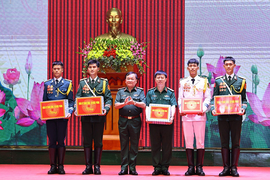 Giao nhiệm vụ cho lực lượng quân đội tham gia duyệt binh tại Quảng trường Đỏ