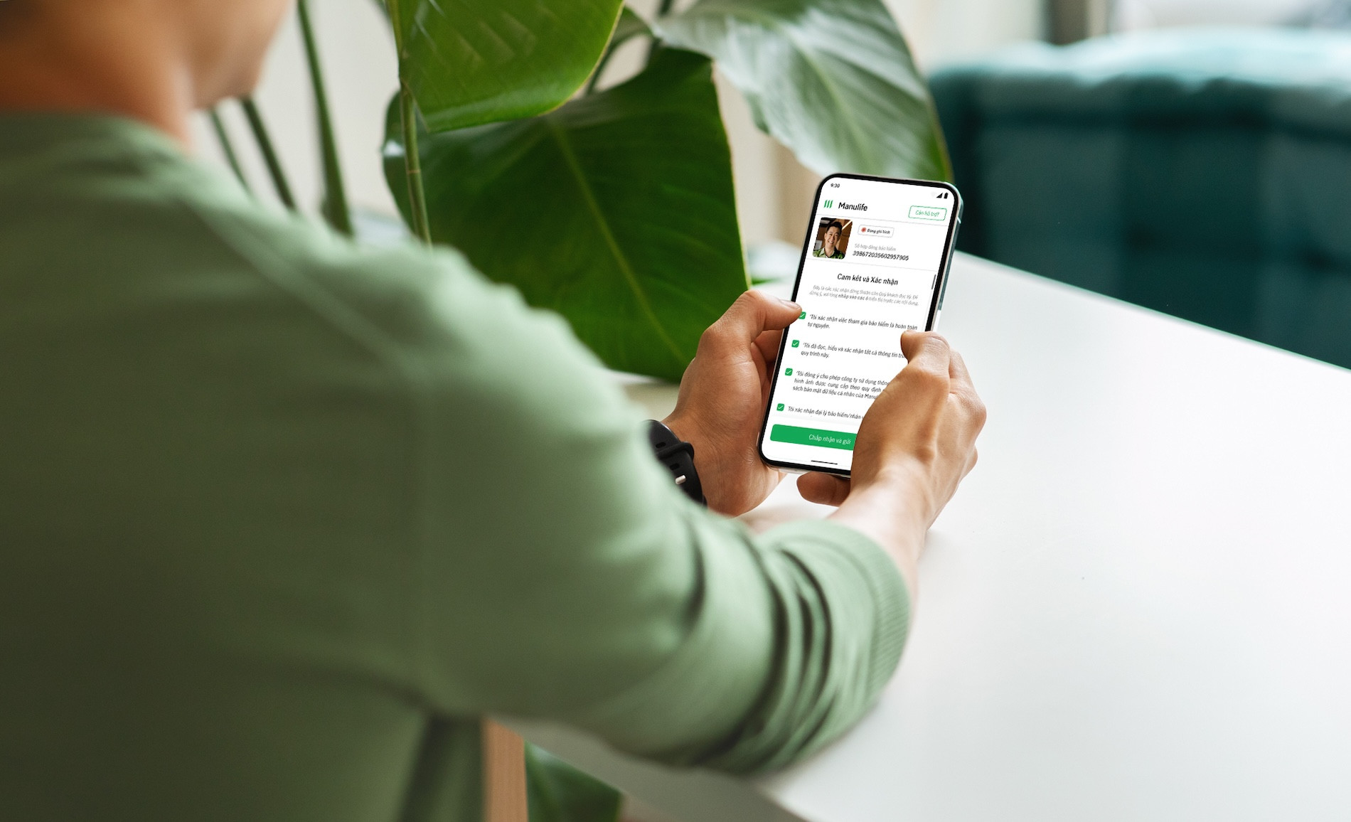 Hinh 2 Tac gia Thu Hang.jpg