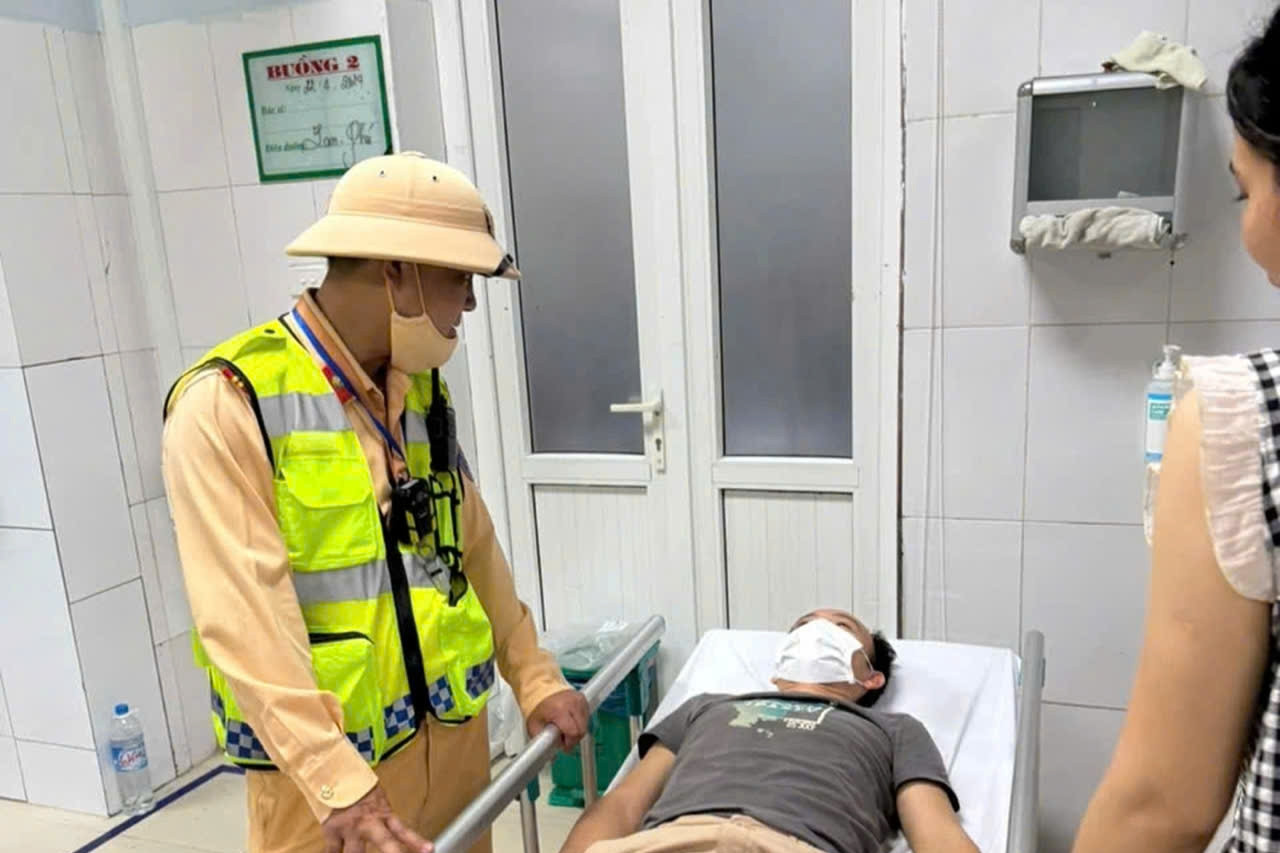 Lời cầu cứu của người phụ nữ trong ô tô và quyết định khẩn của trung tá công an