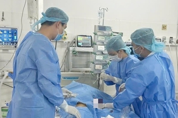 Người phụ nữ ở Cần Thơ uống cùng lúc 140 viên thuốc hạ huyết áp