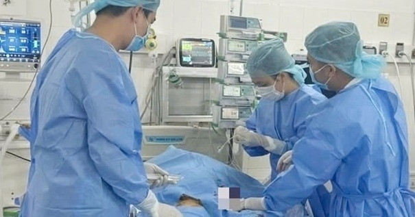 Người phụ nữ ở Cần Thơ uống cùng lúc 140 viên thuốc hạ huyết áp