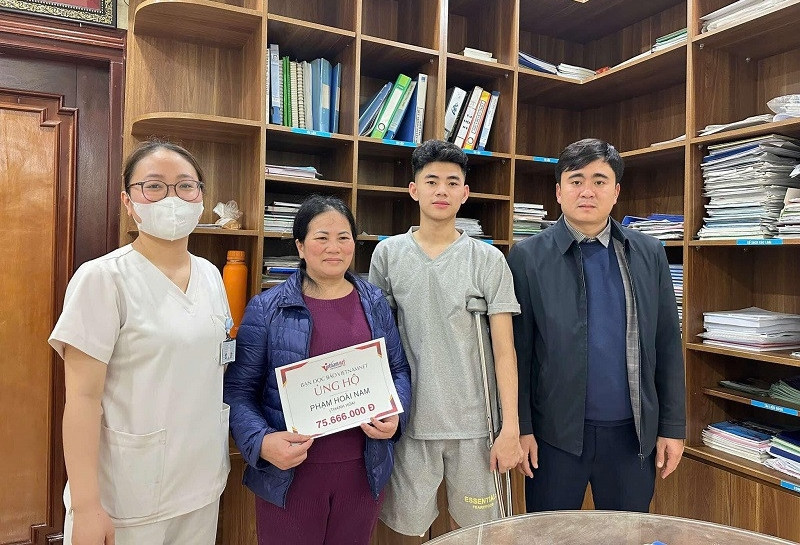 Sau 5 lần phẫu thuật, cắt bỏ một phần chân phải, em Phạm Hoài Nam đã xuất viện