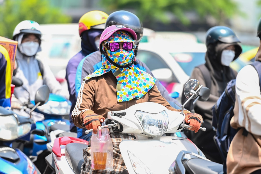 Sốc: Nhiệt độ ngoài trời ở TPHCM hôm nay có thể đến 53 độ C