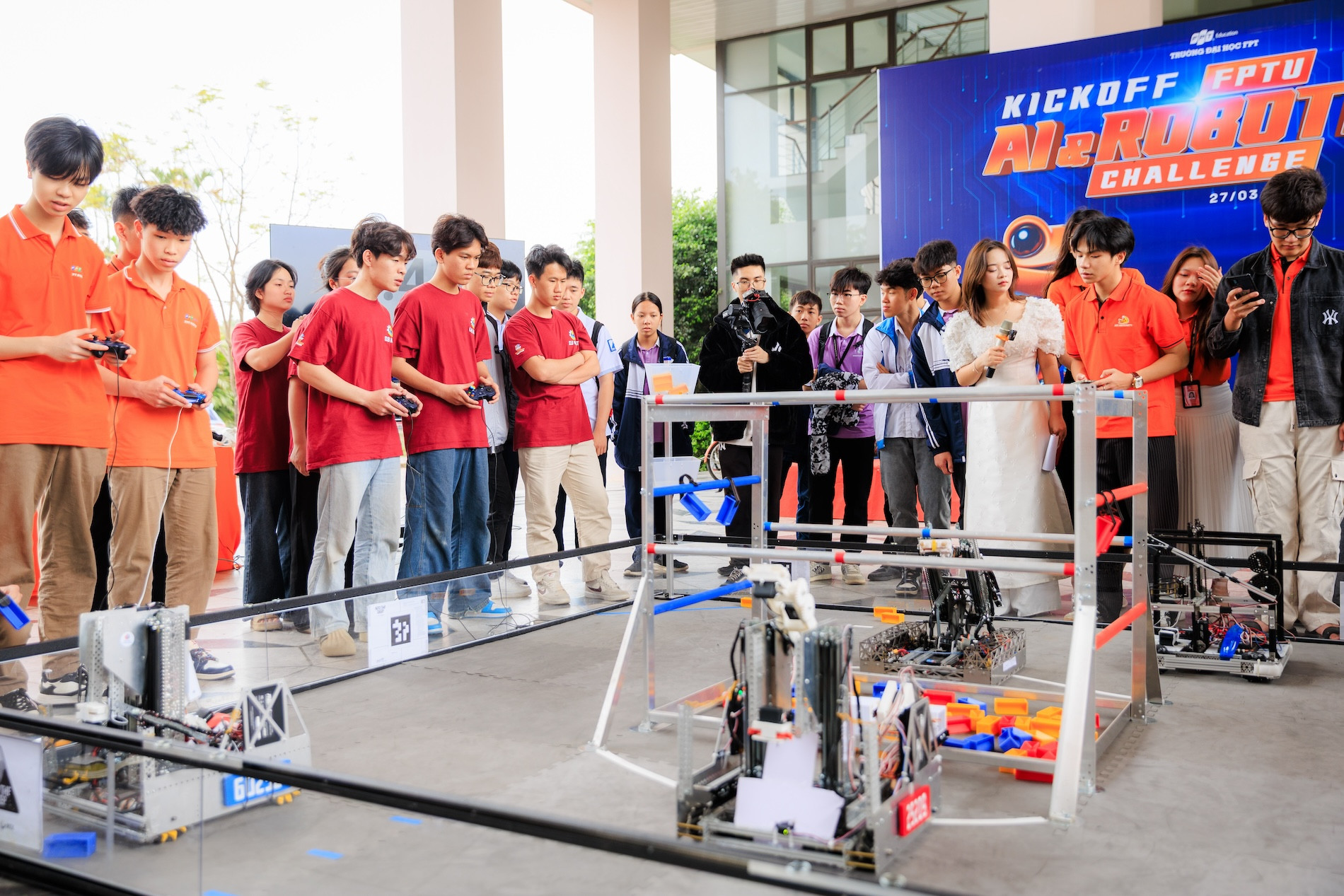 Hàng trăm đội thi tham gia cuộc thi AI và Robotics dành cho học sinh THPT