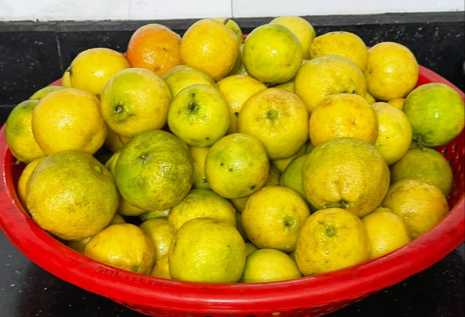 Trào lưu nhỏ 'thần dược' nước chanh vào mắt, bác sĩ cảnh báo bỏng axit