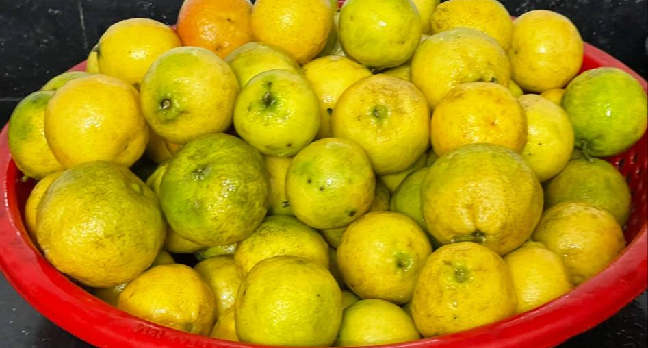 Trào lưu nhỏ "thần dược" nước chanh vào mắt, bác sĩ cảnh báo bỏng axit