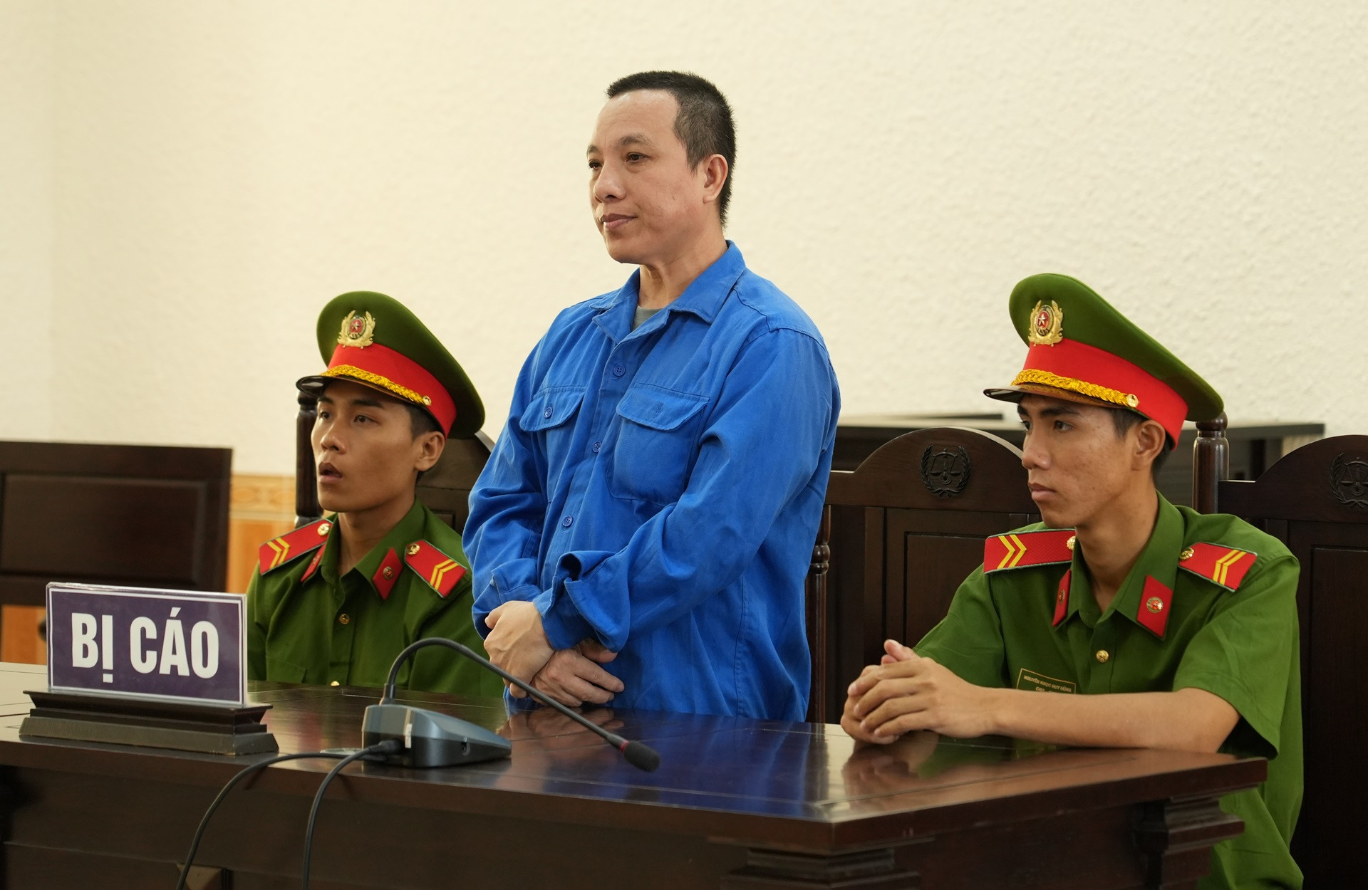 Tuyên truyền chống Nhà nước, bị cáo Lê Hoàng Trung lãnh án 6 năm tù.JPG