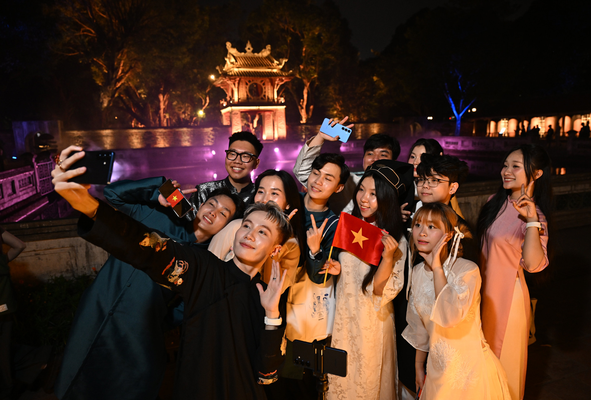 Đến Văn Miếu - Quốc Tử Giám trải nghiệm “Một đêm hóa sỹ tử” với công nghệ AI 1 Van Mieu AI .JPG