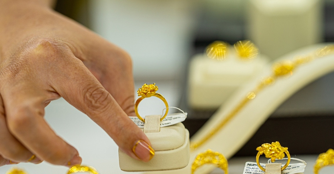 Giá vàng hôm nay 25/4/2025: Vàng "nhảy múa", SJC và nhẫn tái chiếm đỉnh cao