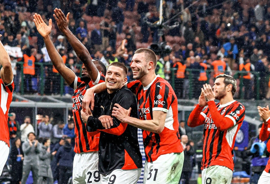 AC Milan đè bẹp Inter, vào chung kết Coppa Italia