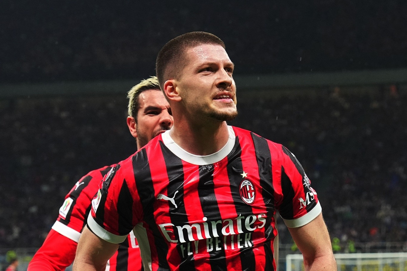 AC Milan đè bẹp Inter, vào chung kết Coppa Italia