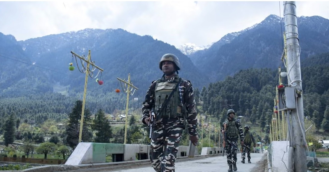 Ấn Độ hạ cấp quan hệ với Pakistan sau vụ tấn công đẫm máu ở Kashmir