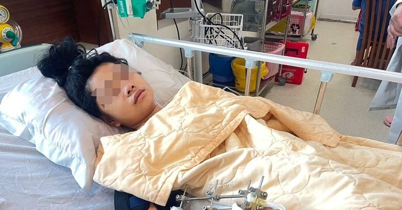 Ca mổ xuyên trưa cứu bàn tay của nữ sinh vụ lật xe khiến 21 người cấp cứu