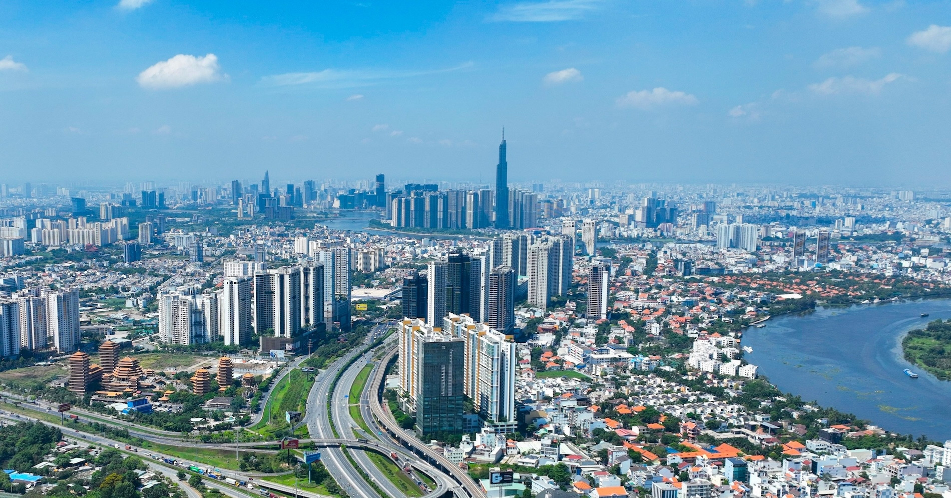 Căn hộ TP.HCM liên tục lập đỉnh giá mới, người mua nhà nóng lòng sợ bỏ lỡ