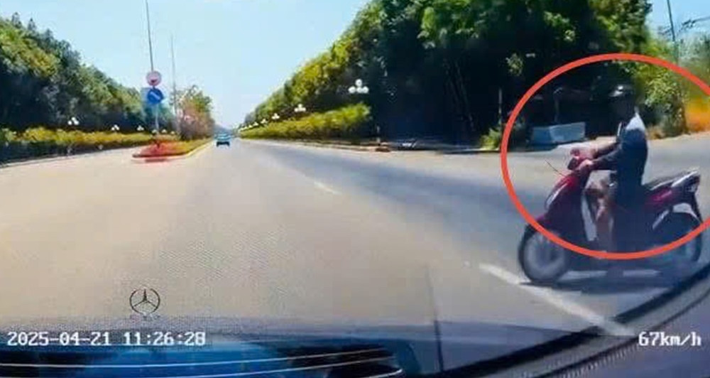 Cắt mặt như không còn ngày mai, pha đánh lái cực gắt của tài xế cứu cả mạng người