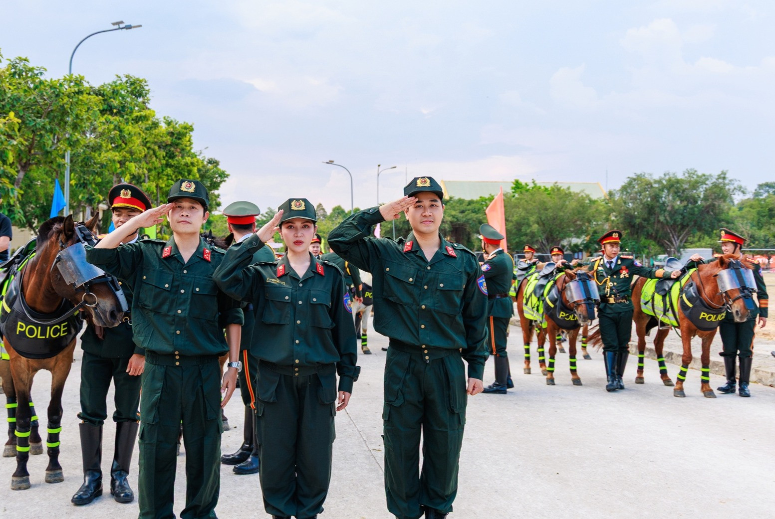 Điều đặc biệt MC Nguyên Khang, ca sĩ Duyên Quỳnh dành cho Cảnh sát cơ động Kỵ binh