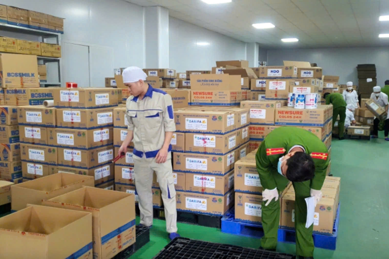 Dân lo lắng sữa giả, thuốc giả tràn lan, Phó Chủ tịch Đà Nẵng chỉ đạo nóng