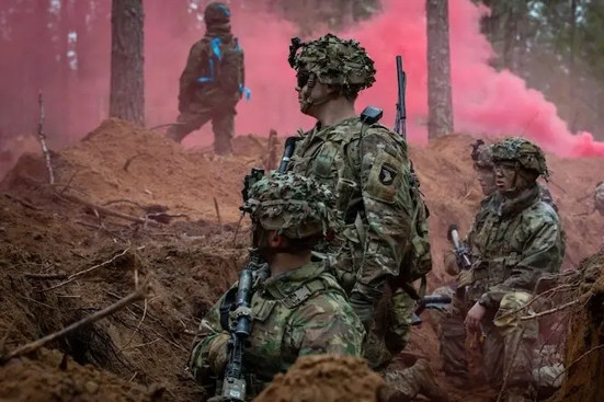 Mỹ ra tuyên bố cứng rắn với châu Âu, hối thúc NATO tăng chi tiêu quân sự