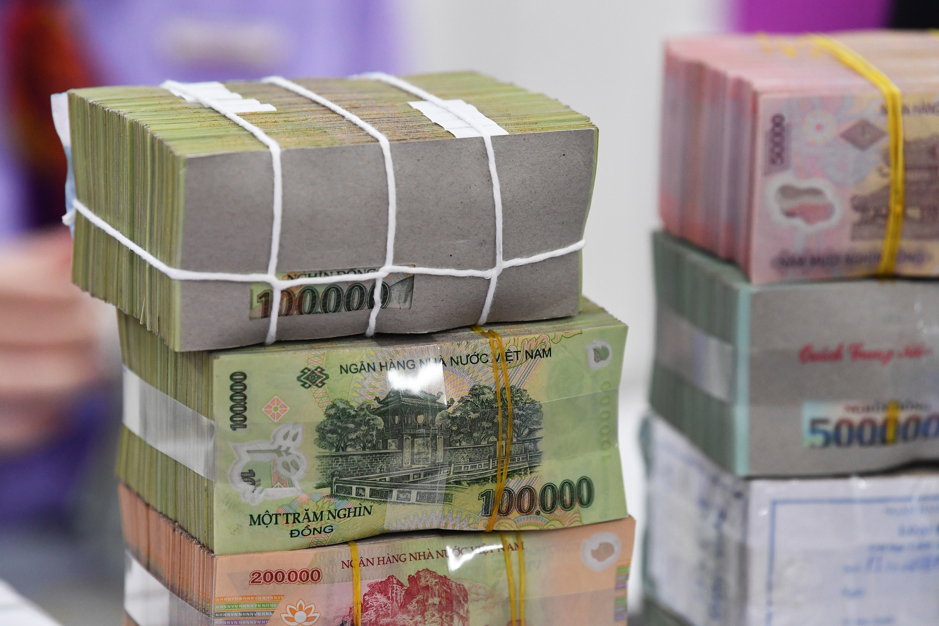 Lãi suất ngân hàng hôm nay 24/4/2025: Bất ngờ tăng trở lại, có kỳ hạn hơn 6%/năm