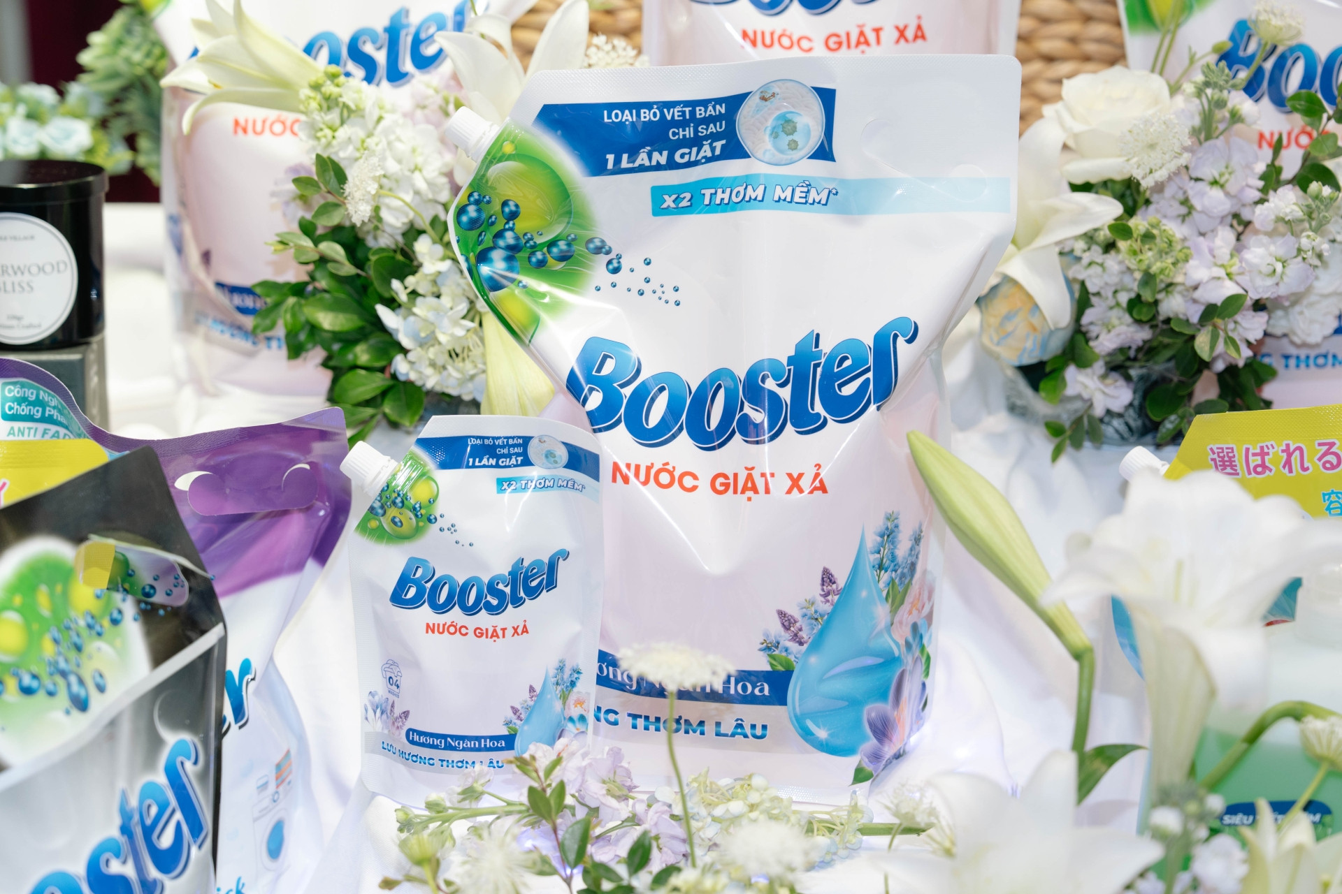 Nước giặt xả Booster Hương Ngàn Hoa - Đột phá công nghệ ‘gấp đôi thơm mềm’