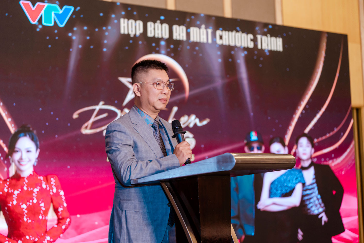 Herr Nguyen Vong Ngan, Leiter der Kunstabteilung.jpg