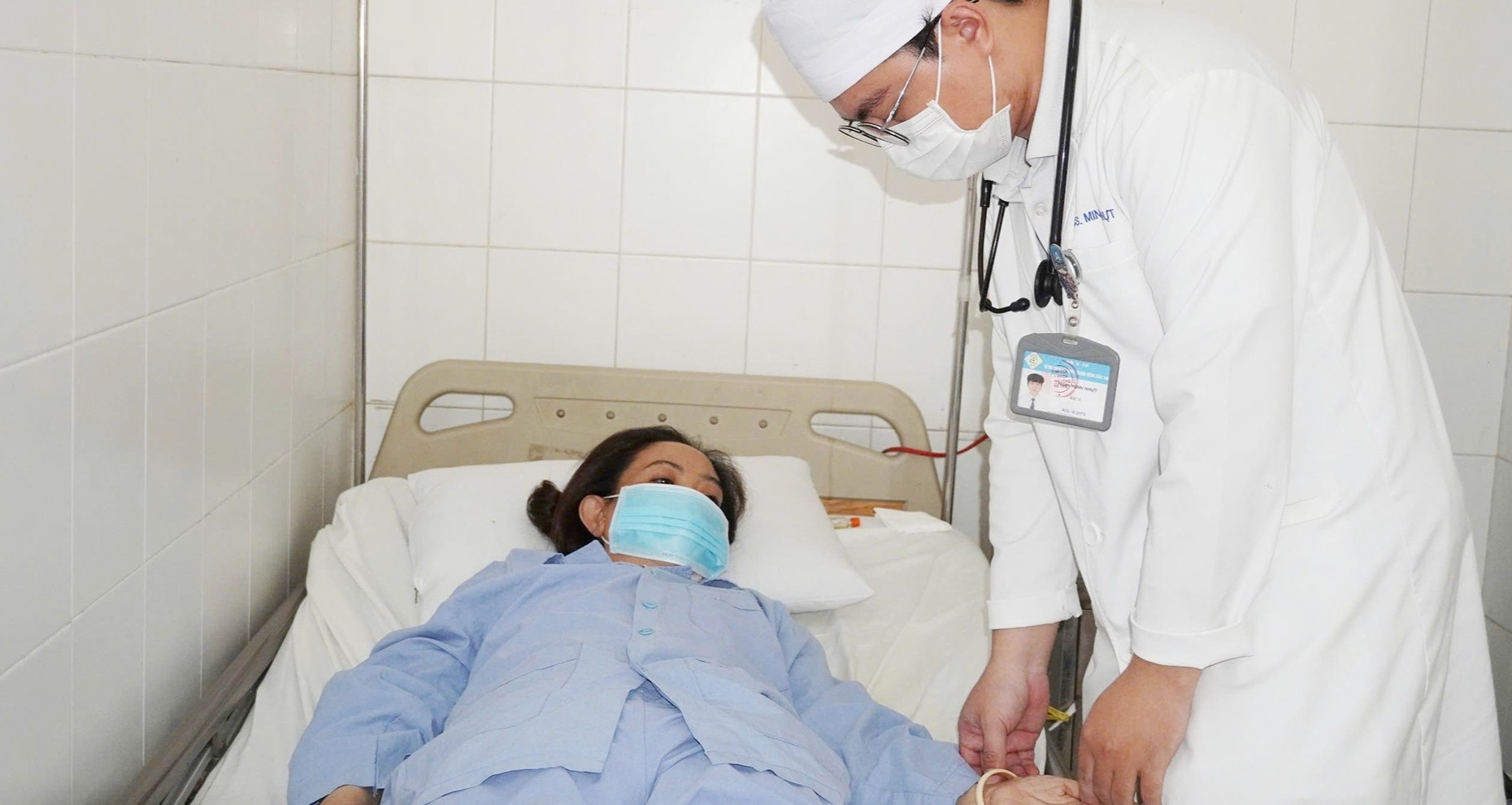 Phương pháp cuối cùng cứu người phụ nữ uống cùng lúc 140 viên thuốc hạ huyết áp