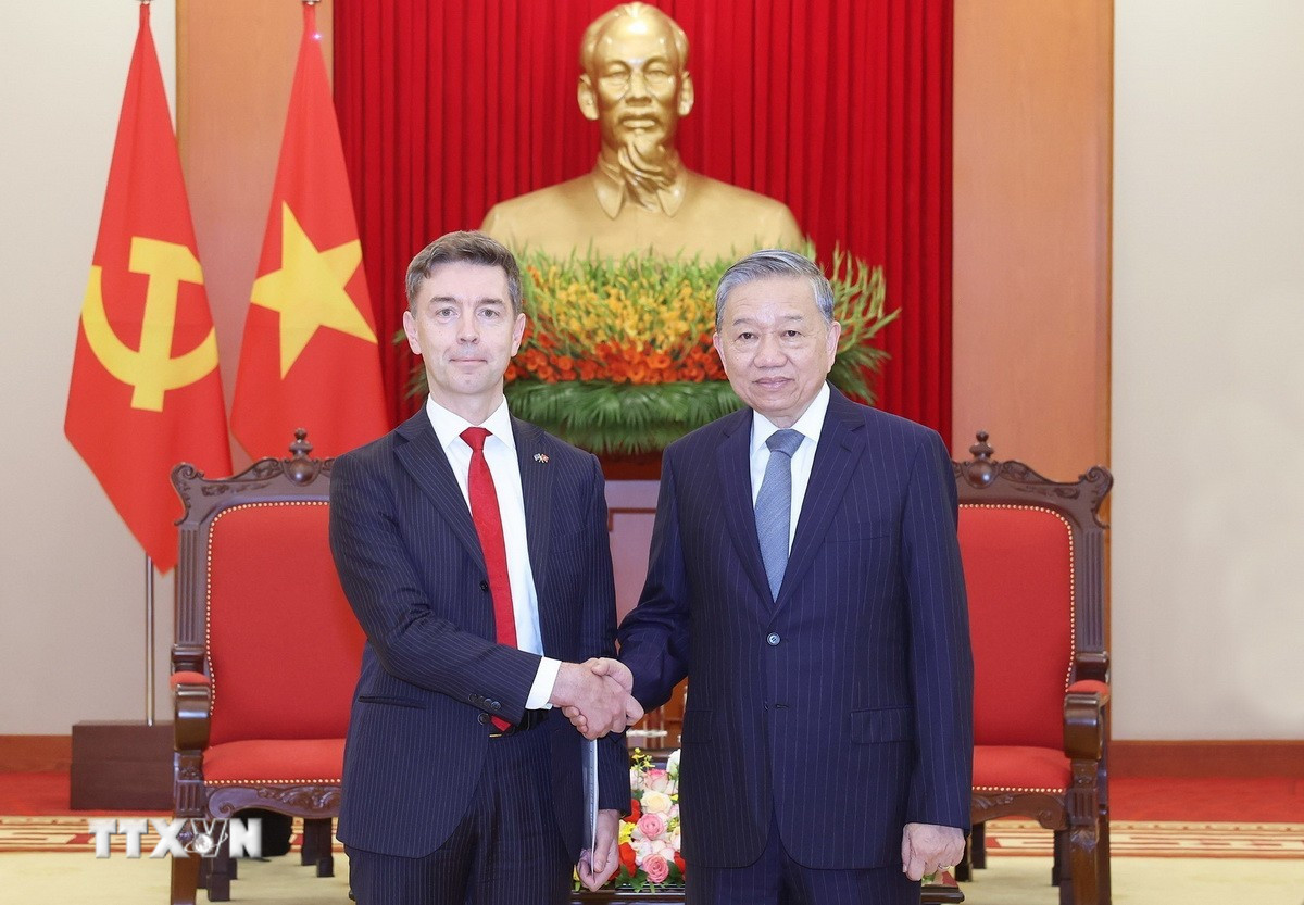 tong bi thu to lam tiep eu 1 resize.jpg