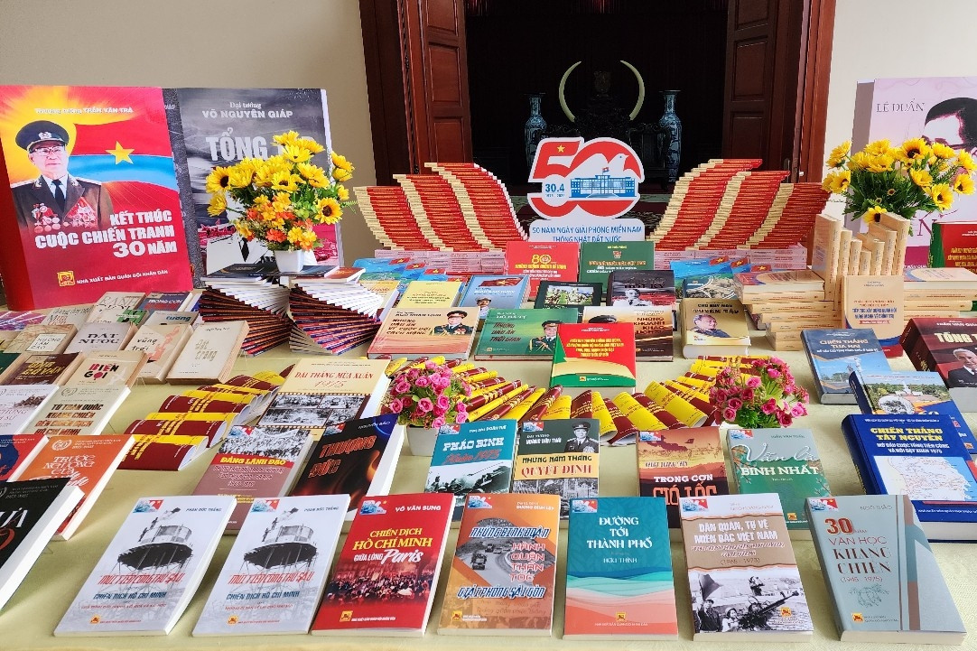 Trung tướng Trương Thiên Tô đánh giá cao bộ sách kỷ niệm 50 năm thống nhất đất nước