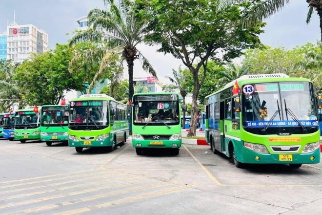 133 tuyến xe buýt miễn phí vé, metro tăng giờ phục vụ người dân chơi lễ 30/4