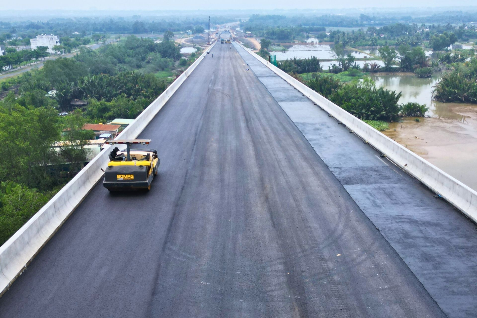 Gấp rút ngày đêm để cầu Nhơn Trạch kịp thông xe kỹ thuật trước lễ 30/4