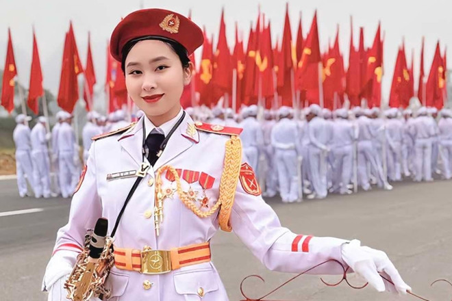 Cô gái Hà Nội diễu binh 30/4 ‘gây sốt’ bởi nhan sắc xinh đẹp, học vấn đáng nể