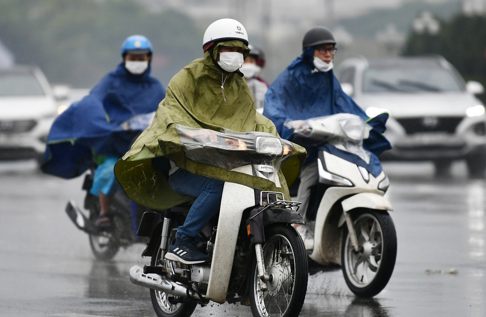 Bản tin sáng 25/4: Không khí lạnh ập về mùa nóng, dễ có mưa đá