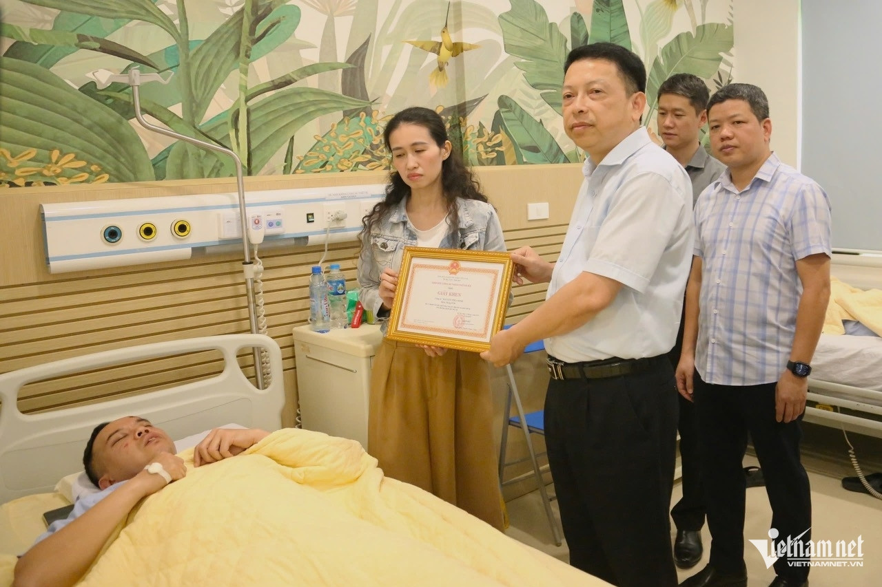 Bản tin cuối ngày 25/4: Trung tá công an ở Hà Nội bị xe máy chở 3 tông nhập viện