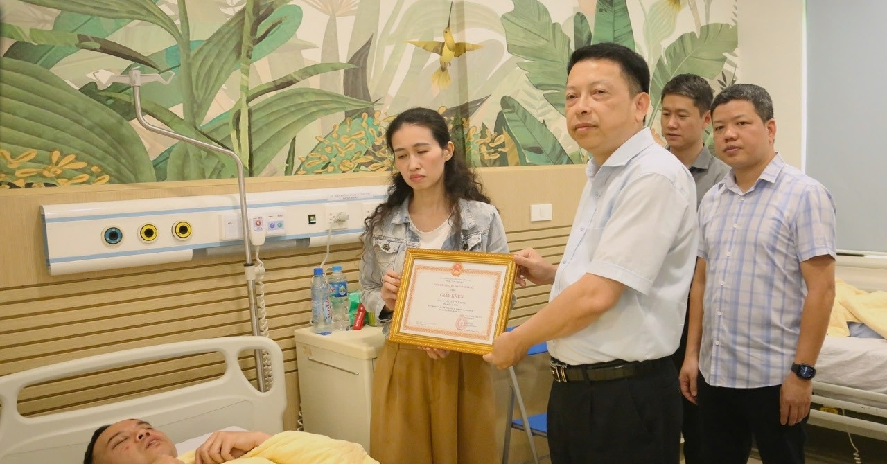 Bản tin cuối ngày 25/4: Trung tá công an ở Hà Nội bị xe máy chở 3 tông nhập viện