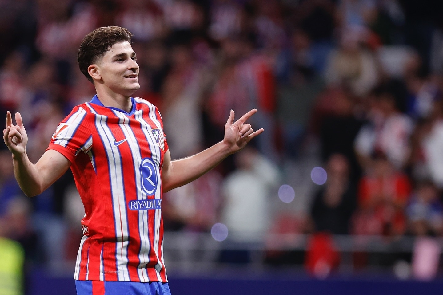 Alvarez lập công, Atletico bám đuổi Barca và Real Madrid trong vô vọng