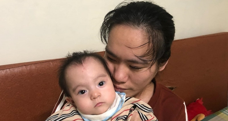 Bạn đọc giúp đỡ thêm hơn 31 triệu đồng đến bé Khánh Phương bị khuyết hậu môn