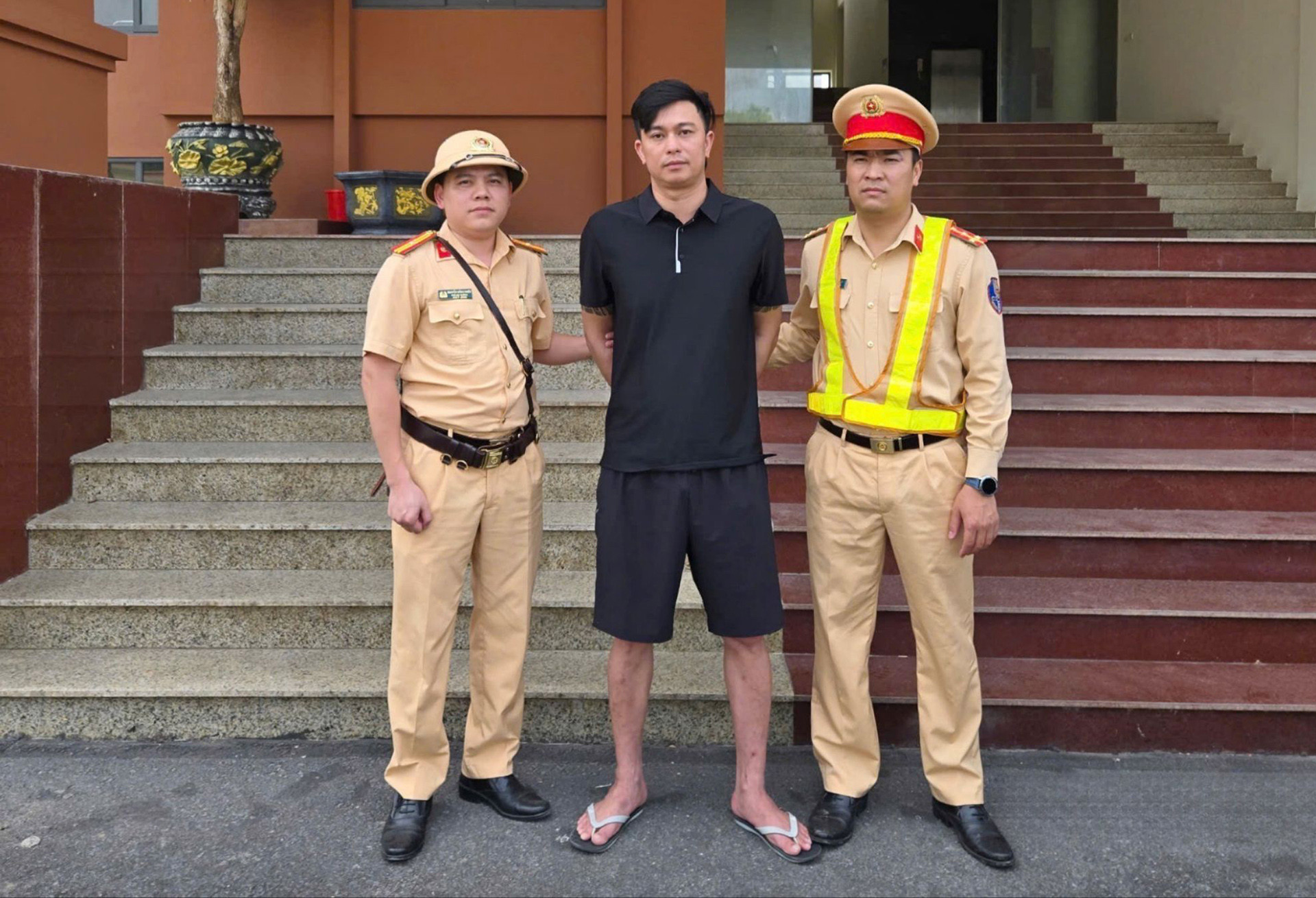 bat doi tuong 90104.jpg