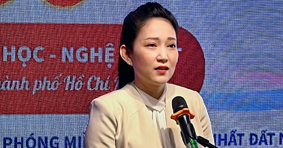 Ca khúc 'Mùa xuân trên thành phố Hồ Chí Minh', phim 'Ván bài lật ngửa' được tôn vinh