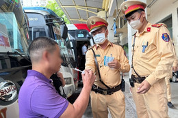 Cảnh sát bất ngờ vào bến xe Mỹ Đình kiểm tra, tài xế nói câu thật lòng