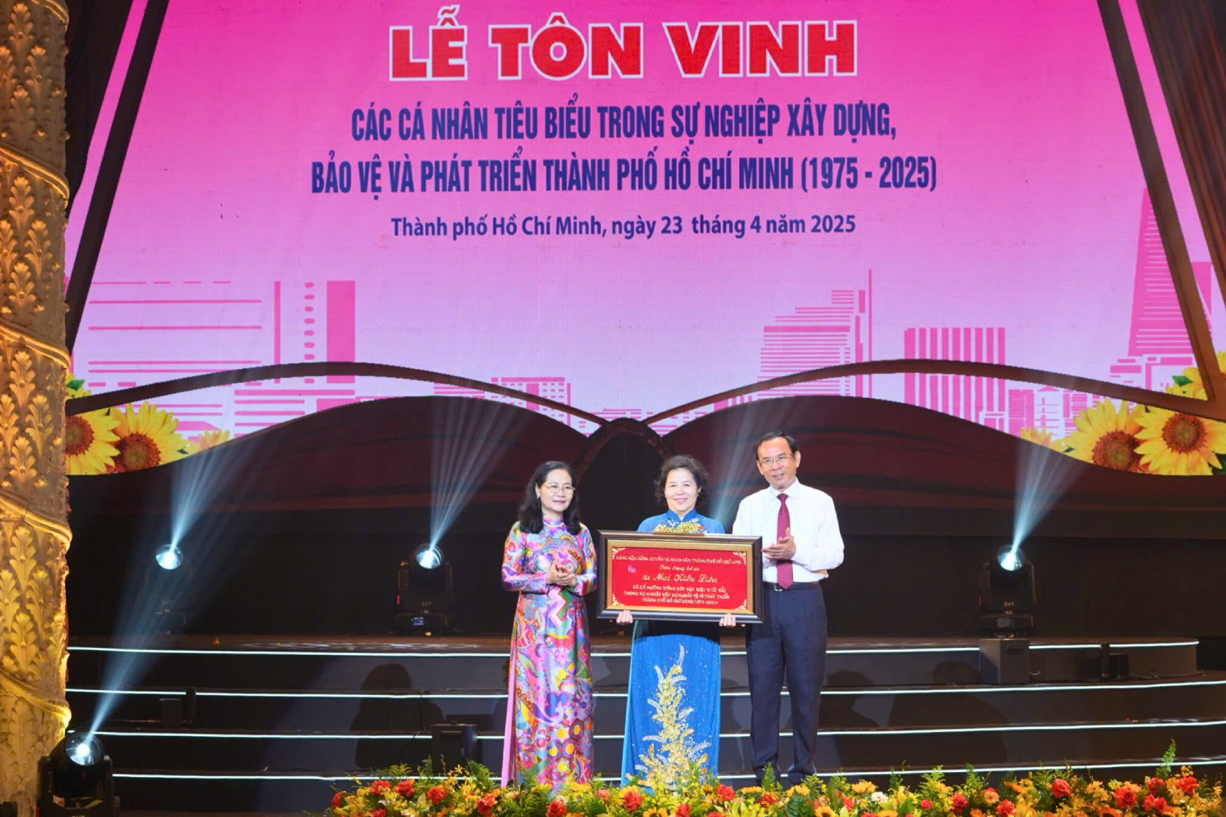 CEO Vinamilk được vinh danh cá nhân tiêu biểu của TP.HCM