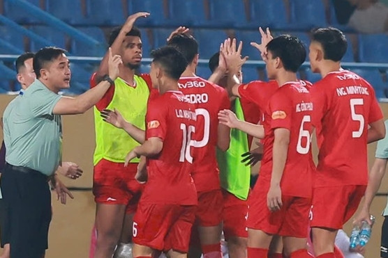 Công Phương tạo bước ngoặt, Thể Công Viettel tiếp tục đua vô địch