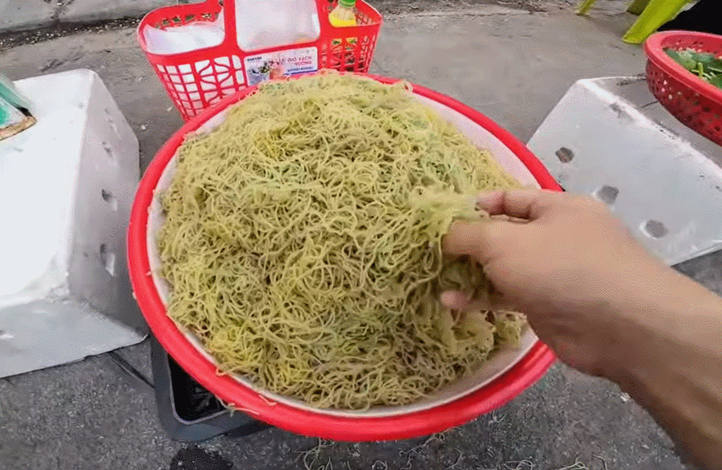 Đặc sản kỳ lạ ở Đà Nẵng trông như bún, ăn thanh mát, giòn ngon giống rau câu