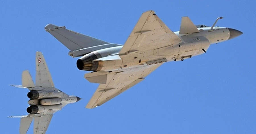 Tiêm kích J-10C: Công nghệ vượt trội khiến F-16 phải dè chừng