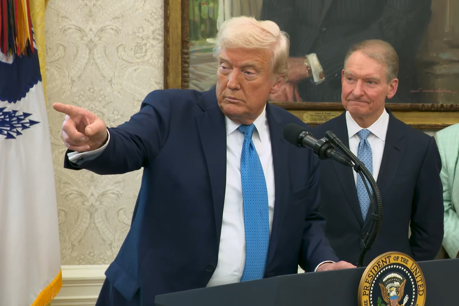 Ông Trump bất ngờ chỉ trích Trung Quốc vì ngừng mua máy bay Boeing