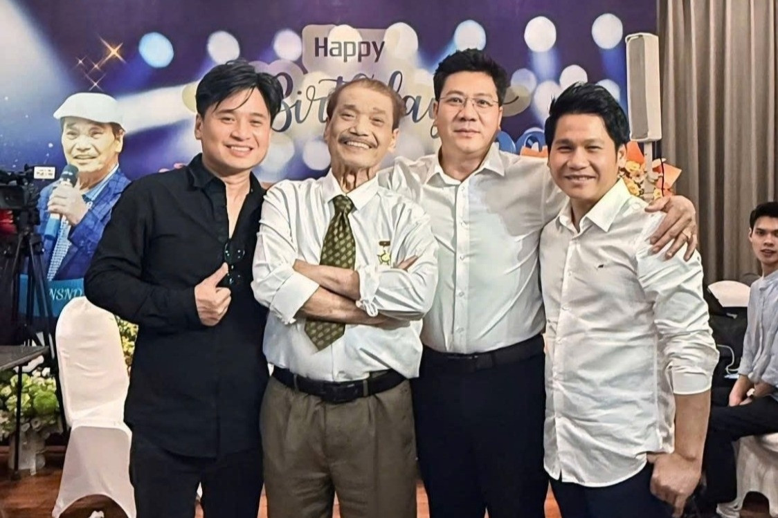 Sinh nhật tuổi 90, NSND Trần Hiếu đề nghị cực đáng yêu với Tấn Minh, Trọng Tấn